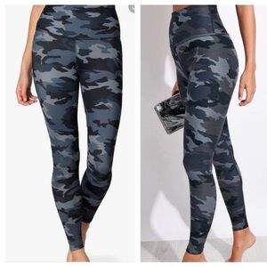 BEYOND YOGA CAMOUFLAGE LEGGINGS